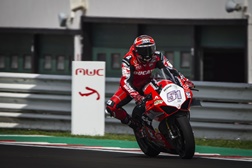 SBK – A Panigale V4 vai tornar-se mais parecida com a Desmosedici