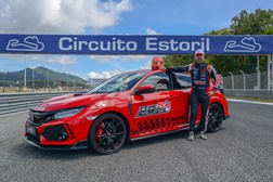 Tiago Monteiro bate recorde num Civic Type R