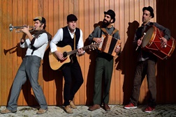 Baile de Danças Tradicionais Europeias com A batalha do Modesto Camelo Amarelo 