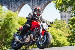 Teste Ducati Monster 821 - Carga de água