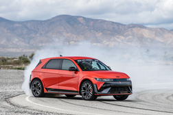 IONIQ 5 de produção compete em Pikes Peak - Na 102ª edição da Rampa Internacional de Pikes Peak (PPIHC), a 23 de junho de 2024
