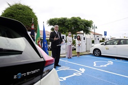 Nissan participa nos Açores em projeto pioneiro de V2G - Carros elétricos fornecem energia à rede elétrica
