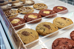 Fãs de cookies: há um novo spot em Braga com sabores surpreendentes - Fan Cookies, o quiosque de bolachas