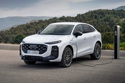 Nova geração Audi Q3 chega a Portugal - SUV de proporções dinâmicas e musculadas combinadas com um interior espaço