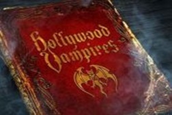 Alice Cooper, Johhny Depp e amigos homenageiam Hollywood Vampires
