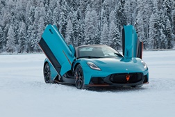 Maserati MCPURA Cielo Frozen Magma, o novo modelo exclusivo feito sob medida, estreia-se em st. Moritz