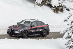 Alfa Romeo comemora 75 anos de parceria com os Carabinieri - Participando no evento desportivo “1814 Ski Challenge”