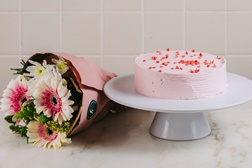 No Dia da Mãe, há Bolo de limão e brigadeiro e flores frescas n’A Padaria Portuguesa