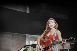Showcase de Sara Paço com o Mazda MX-5 na última tarde do “Salão de Lisboa” 