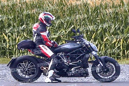 Nova Ducati Diavel apanhada em fotos espia