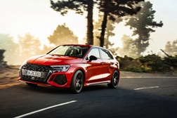 Novo Audi RS 3 quer ser o melhor da classe  - Cinco cilindros TFSI, 400 cv e 500 Nm