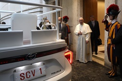 Papamóvel a Hidrogénio para o Papa Francisco - Um Toyota Mirai especialmente preparado pela Toyota