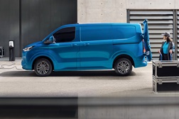 Ford Pro acelera com a E-Transit Custom 100% nova e elétrica - Apresentação oficial em Setembro de 2022 