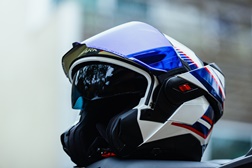 Shark OXO: o novo capacete modular que promete revolucionar a experiência de condução