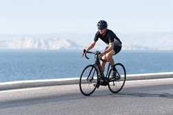 Peugeot lança ... oito novas bicicletas de trekking e de estrada  - Com assistência elétrica e bateria integrada 