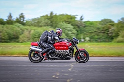 Batido o recorde de velocidade a dois numa moto