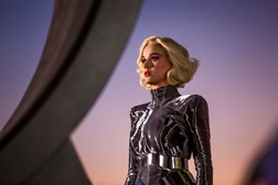 Katy Perry desvenda vídeo do novo single: “Chained to the Rhythm”