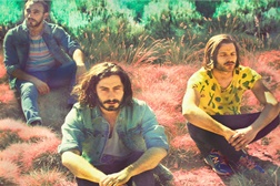 Los Waves com novo single e vídeo "Strange Kind Of Love"