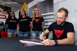 Tom Sykes, embaixador Dainese, esteve na Moto Ponto em Lisboa