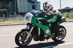 Retro Techno - A Kawasaki ZX12 de Daniel Sharp