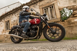 Teste Triumph Bonneville Street Twin - Reinvenção de um clássico