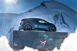 Born feito para altos voos - O 100% elétrico da Cupra sobrevoou os Alpes suíços 