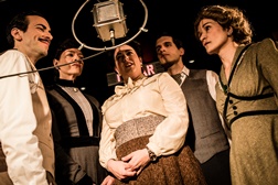 "A grande emissão do mundo português" pelo Teatrão em Almada
