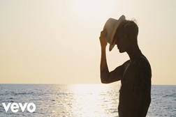 Justin Bieber lança novo videoclip pra "Company"