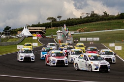 Dia de estreias e muita velocidade marca a abertura da temporada da Lancer Cup - Com muito sol no autódromo Velo Città, em Mogi Guaçu, pilotos puderam acelerar em duas provas emocionantes. Evento ainda contou com o Evo Day e a estreia do Fun Day