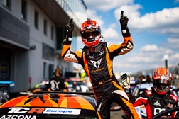 TCR Europe: Azcona conquista tudo no Cupra Leon Competición - “Dobradinha” em Nurburgring