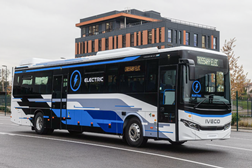 Estreia europeia do Iveco BUS Crossway ELEC - Uma nova e robusta solução para descarbonizar a mobilidade interurbana