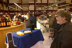 Loja Makro de Coimbra apresenta vinho “Zé do Telhado”