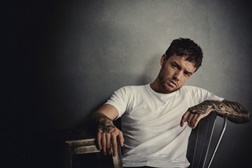 Liam Payne lança novo single “Bedroom Floor” 