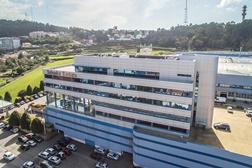 Grupo Renault celebra acordo com os Grupos Salvador Caetano e AutoWallis - Negócio de distribuição marcas Renault, Dacia e Alpine.na Hungria