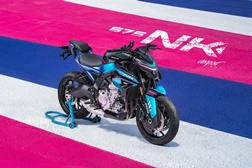 CFMoto lança a edição especial 675NK Champion Blue