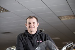 John McGuinness assina com a Norton para a Ilha de Man 
