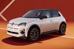 Renault 5 e-Tech elétrico - Abertas as encomendas para a edição especial Roland-Garros - Edição especial integra a bateria de 52 kWh de autonomia conforto, com até 410 km (WLTP)
