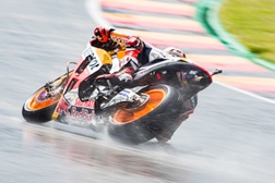A habilidade única de Marquez permitiu-lhe vir de trás à chuva