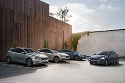 Volvo renova gama V40 