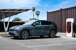Volvo Cars expande acesso à rede Tesla Supercharger na Europa e reforça a experiência de carregamento - Carregamento rápido mais simples para os condutores volvo 100% elétrico