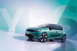 Edição especial repleta de cor: Opel Corsa YES disponível  - Disponível em Verde Eukalyptus, Azul Kobalt e Vermelho Kiss