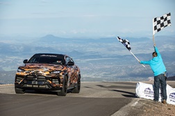 Lamborghini estabelece novo recorde em Pikes Peak com o novo Urus - Nova variante do Super SUV percorre 20 km e 156 curvas e 10:32.064