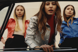 Haim de regresso com novo álbum "Something to Tell You"