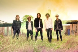 Banda sensação britânica Blossoms em 1º lugar do top UK