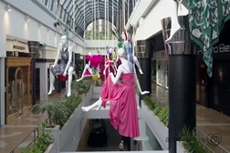 Instalação de manequins surpreende visitantes do Amoreiras Shopping Center