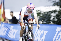 Nelson Oliveira /©John James Young