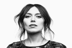 Ana Bacalhau anuncia álbum de estreia a solo e lança novo single "Ciúme"