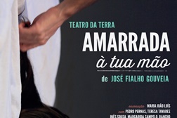 "Amarrada à Tua Mão" de José Fialho Gouveia