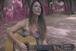 Maria Bobone lança novo disco e doa lucro à luta contra a leucemia