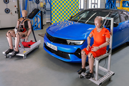 Salvar vidas: há 50 anos que todos os modelos Opel dispõem de cintos de segurança - Opel começou a instalar sistemas de cintos de segurança de três pontos em 1973